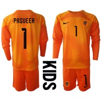 Camiseta Países Bajos Remko Pasveer #1 Portero Visitante Equipación para niños Mundial 2022 manga larga (+ pantalones cortos)